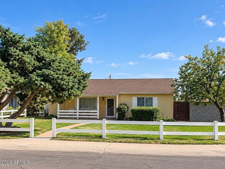 1833 E ROMA Avenue photo 1
