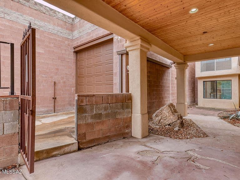 3206 E Glenn St photo 5