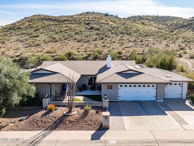 221 W Sweetwater Ave photo 2