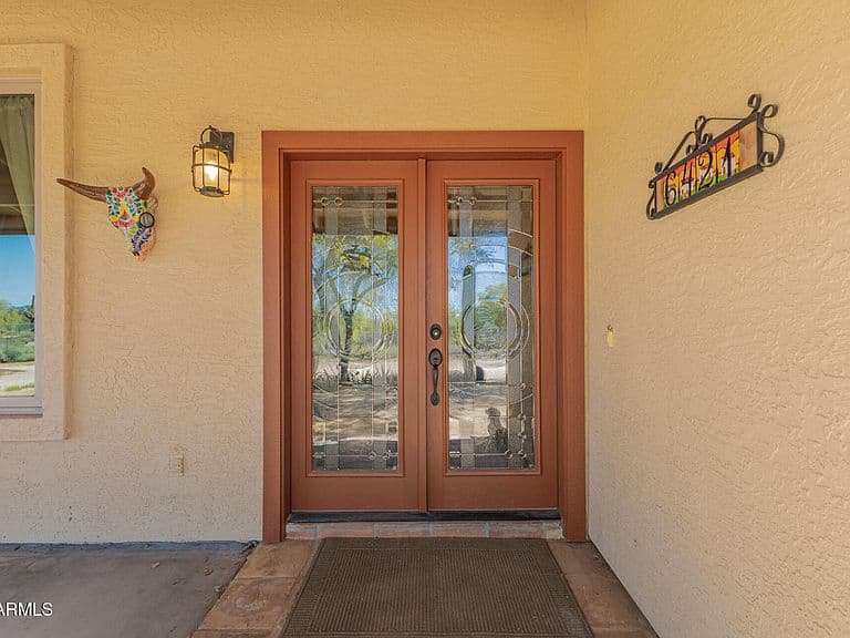 6421 E GLORIA Lane photo 2