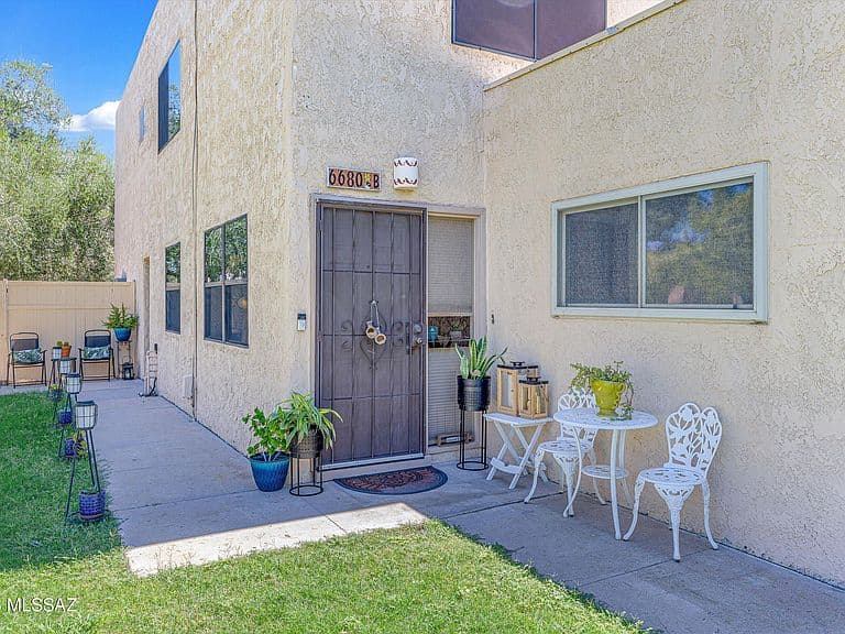 6680 E Calle La Paz photo 1