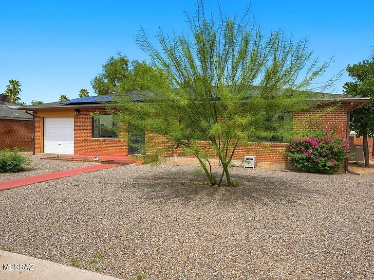 4919 E Cecelia St photo 4