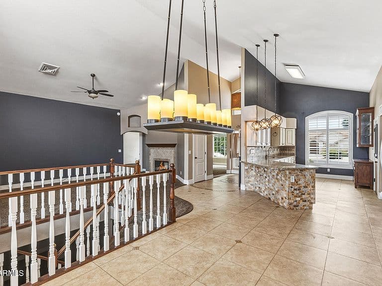 3052 E NORA Street photo 2