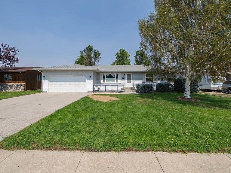 925 River View Dr photo 1