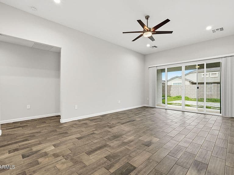 38124 W SANTA BARBARA Avenue photo 3
