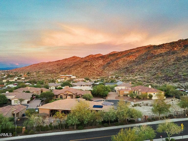 2334 E Samantha Way photo 3
