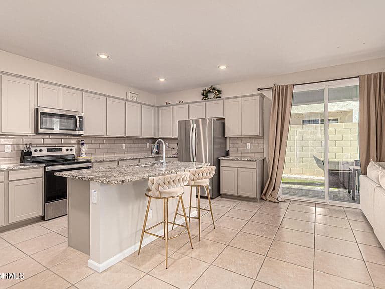 17320 W DALEY Lane photo 1