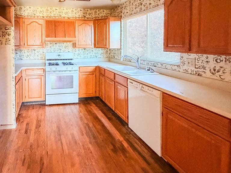 1530 N WARREN Drive photo 2