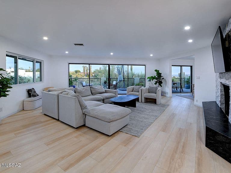 7135 N Skyway Dr photo 2