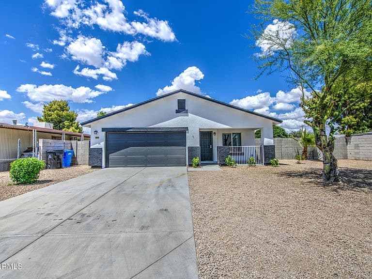 2922 E LE MARCHE Avenue photo 2
