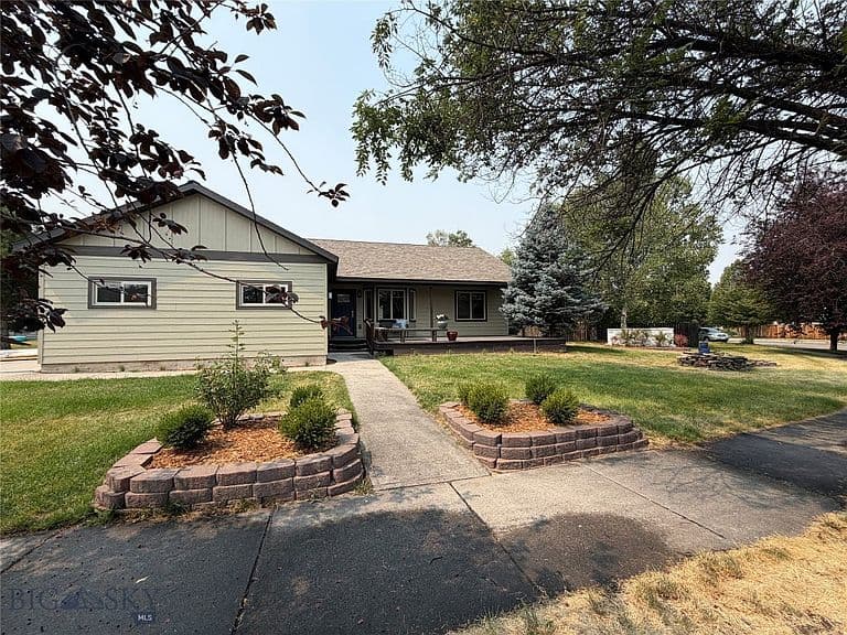 217 Lillian Way photo 1