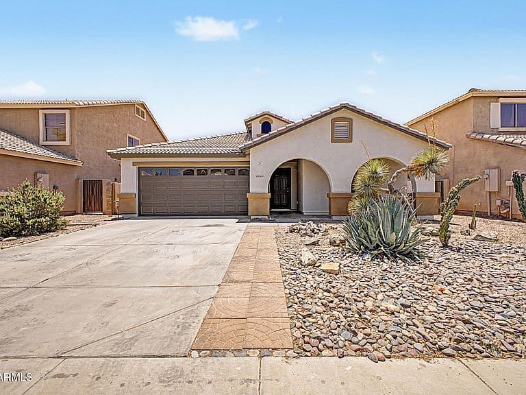 45613 W DUTCHMAN Drive photo 1