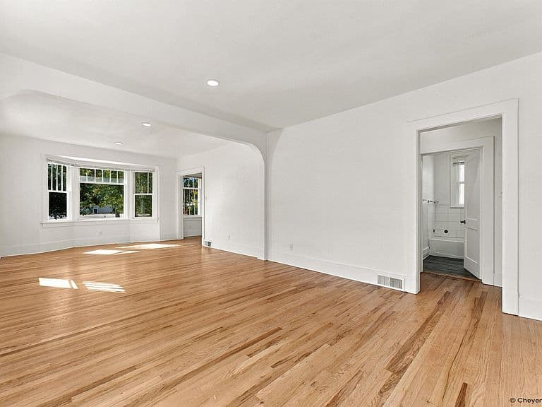 3011 Pioneer Ave photo 4