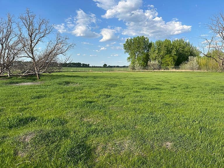 1582 NE Freedom Ave photo 2