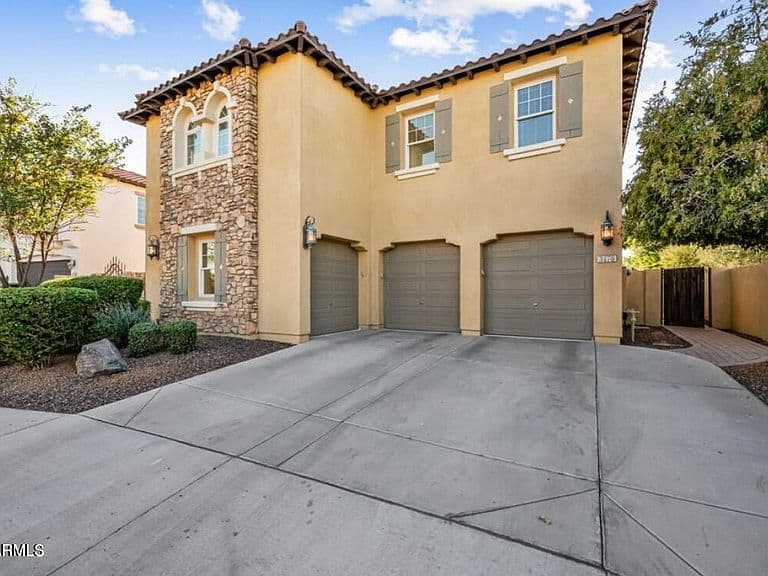 3476 S VALERIE Drive photo 2