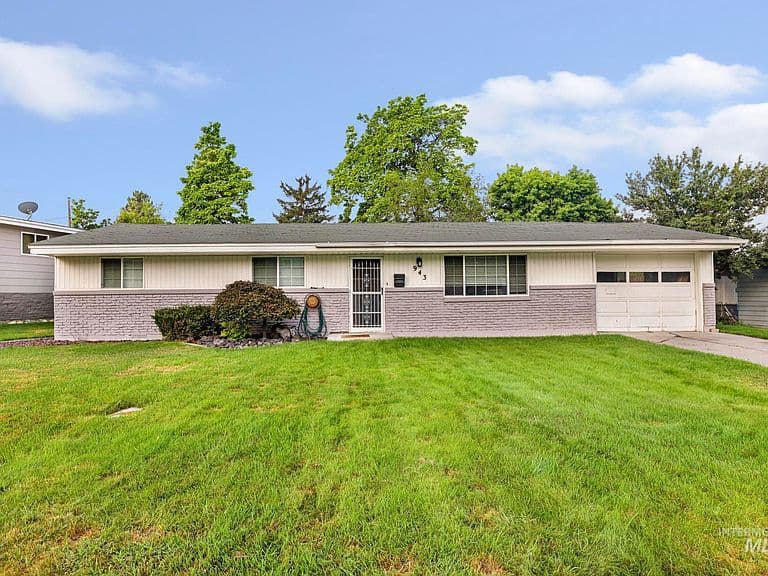943 Del Mar Dr photo 4
