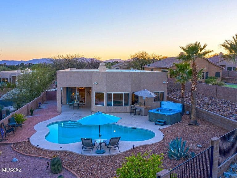 2424 W Tortolita Bluffs Dr photo 3