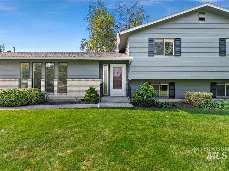 931 Sherman Way photo 3