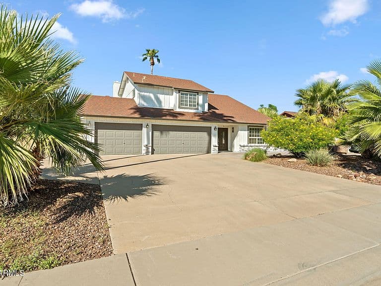 4602 E GRANDVIEW Road photo 2