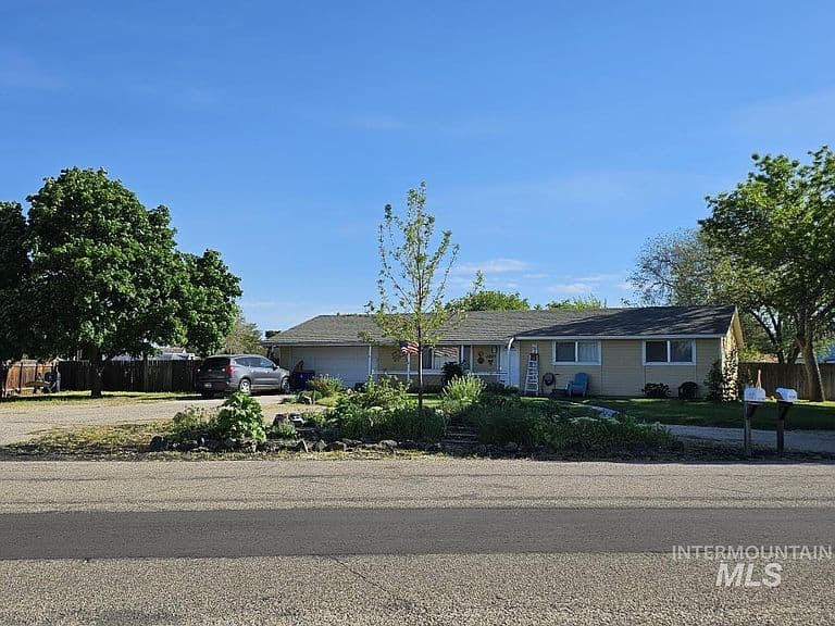 11207 W Chapin Ave photo 1