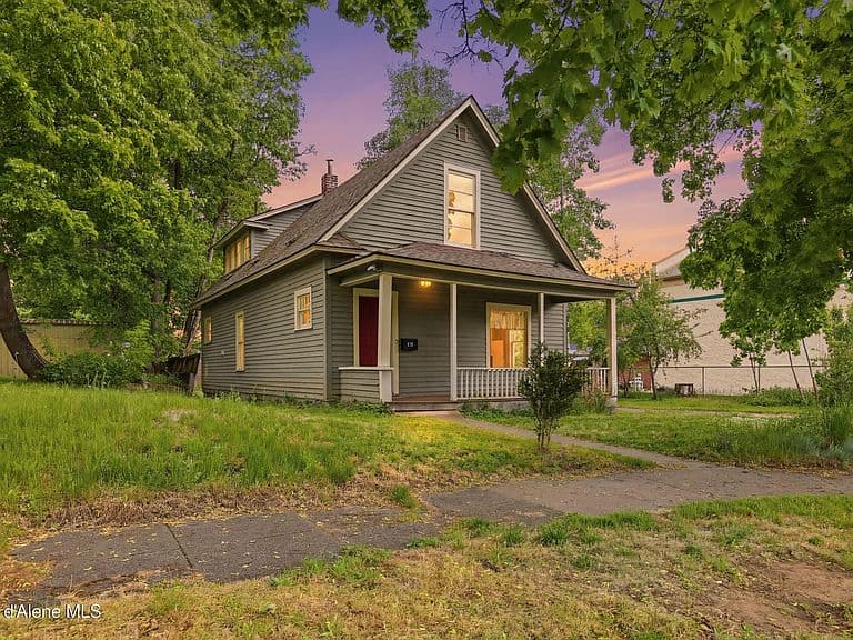 816 N 5th Pl photo 1