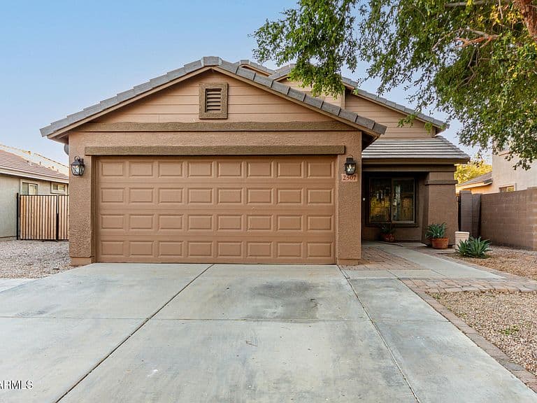 2507 W Desert Spring Way photo 3