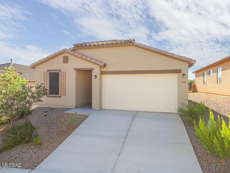 1698 Tenen Pass Dr photo 2