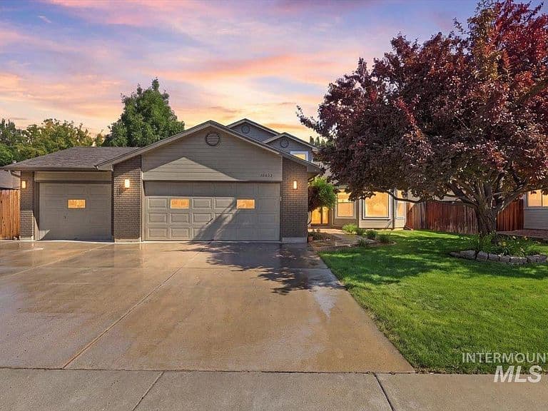 10032 W Pattie Dr photo 2