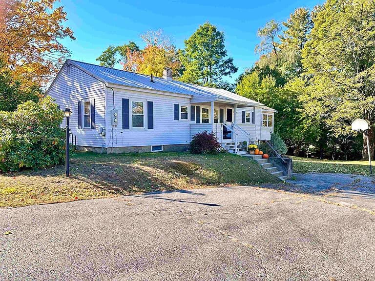 25 Pierce Road photo 2