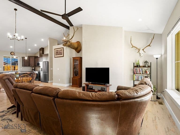 2217 Oriole Dr photo 2