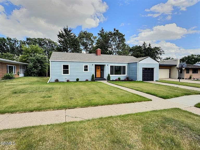 1023 N Mandan St photo 2
