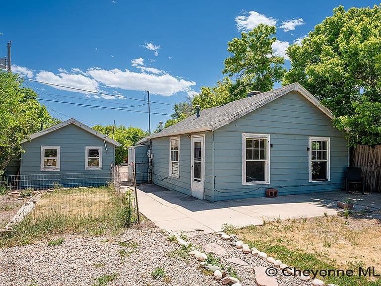 209 E 7th St photo 1
