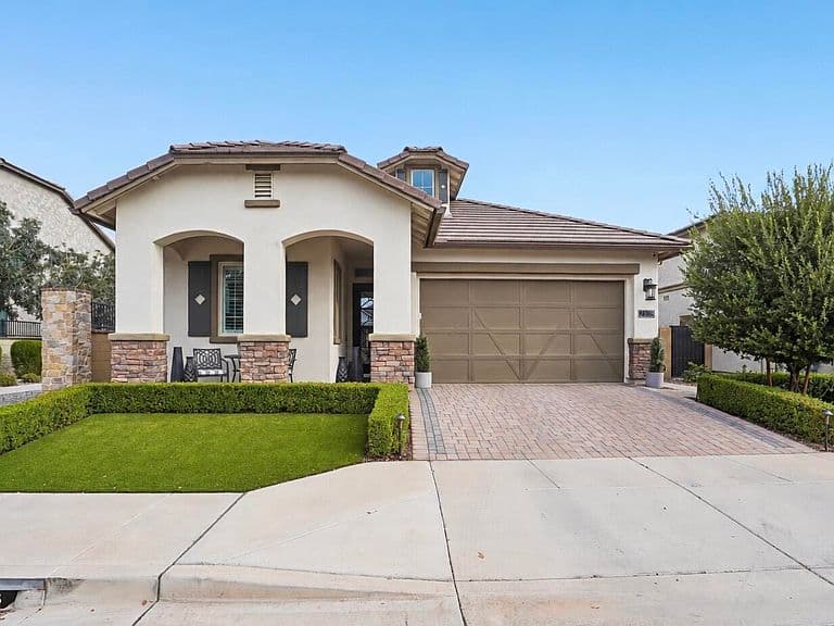2108 E WARBLER Road photo 1