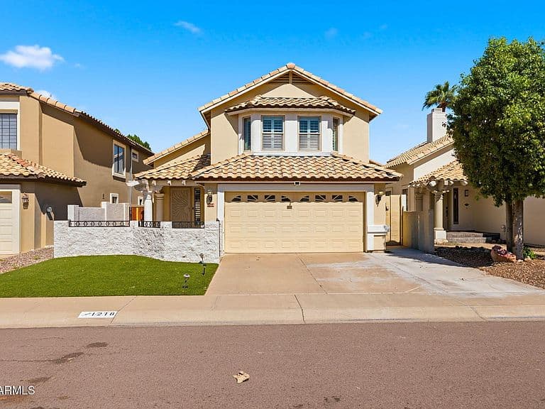1218 E VILLA RITA Drive photo 1