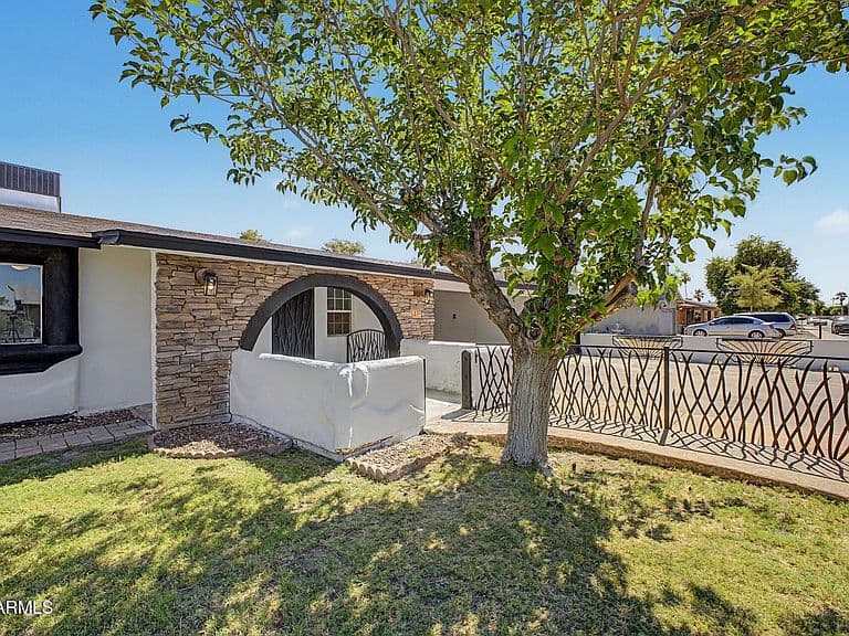 1237 W IVANHOE Street photo 3