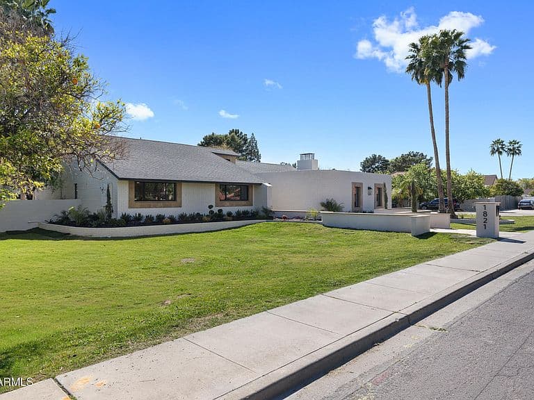1821 E LYNWOOD Street photo 5