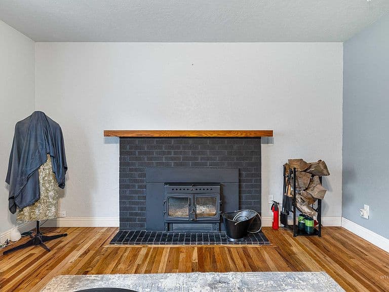 365 Caswell Ave W photo 4
