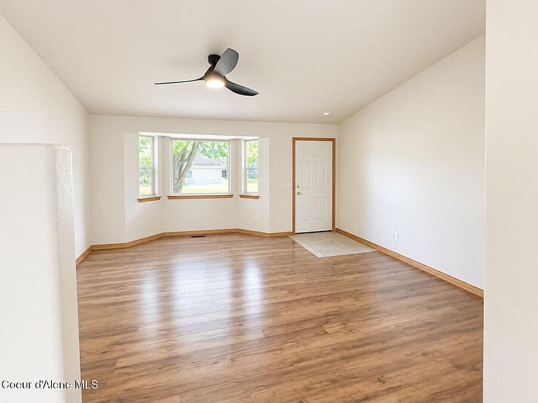 1718 Northshore Dr photo 2