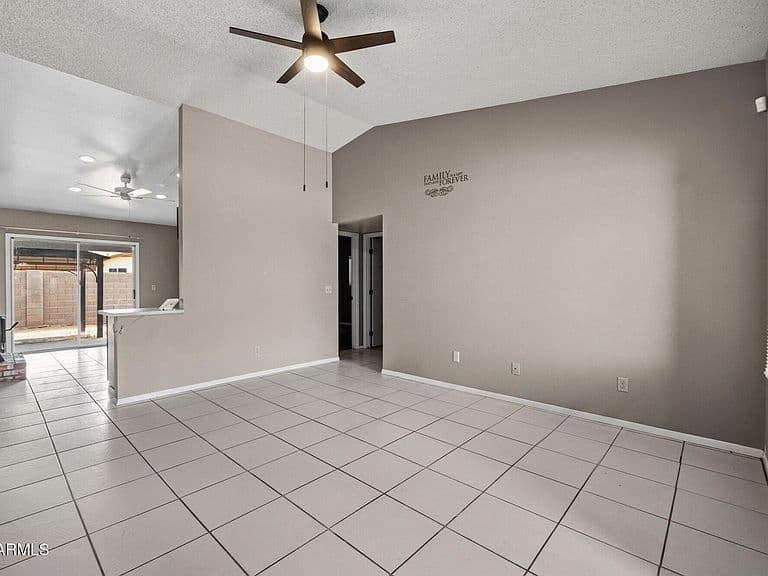 401 E ORAIBI Drive photo 2