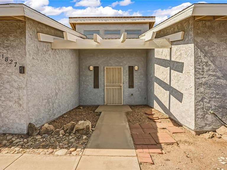 1827 Long Avenue photo 5