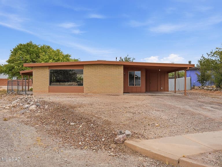 2469 S Kevin Dr photo 4