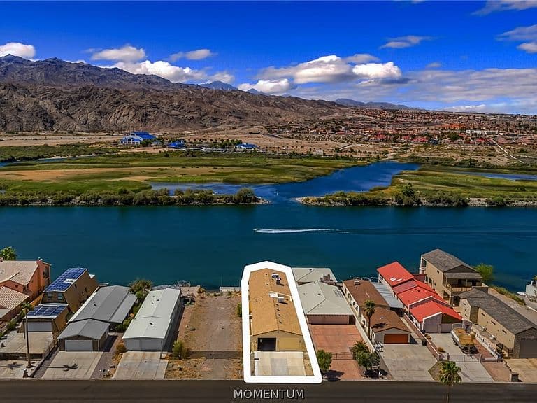 561 Riverfront Drive photo 4