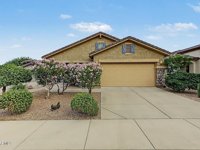 241 W SUMMIT Circle photo 1