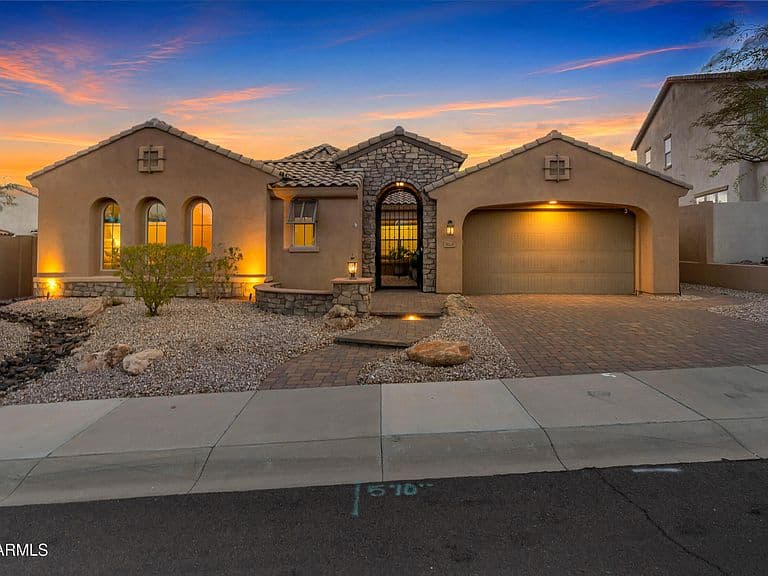 18245 W THISTLE LANDING Drive photo 2