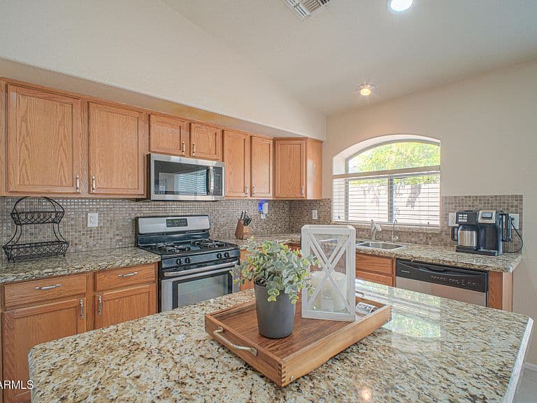 42539 W BUNKER Drive photo 3