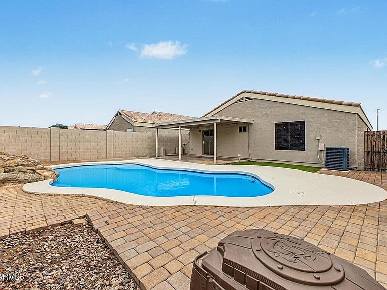 1262 W DIAMOND Avenue photo 1