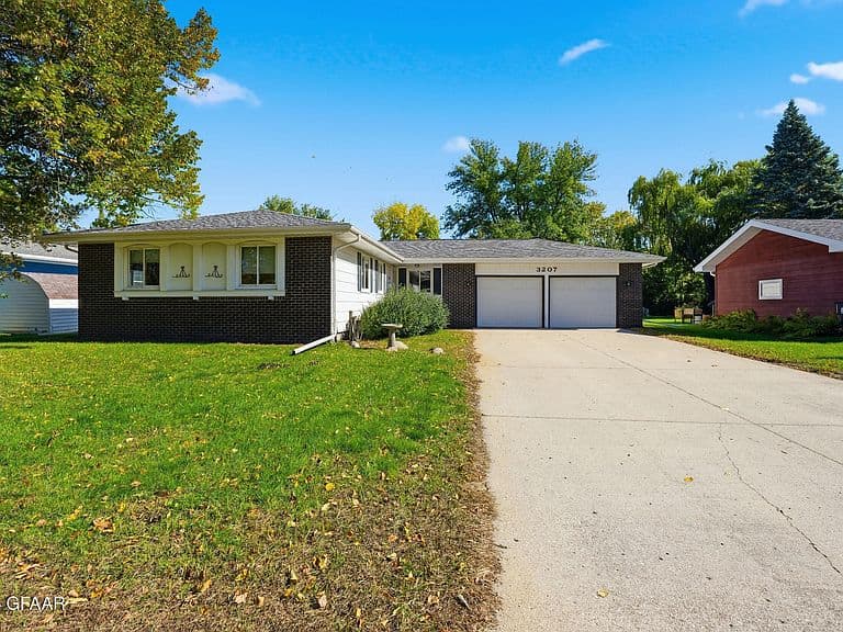 3207 Cherry Lynn Dr photo 1