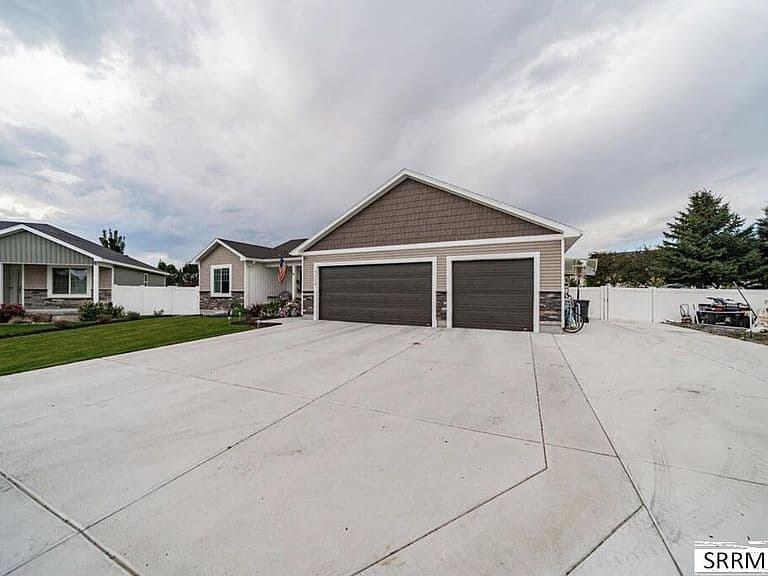3724 Harrington Rd photo 3