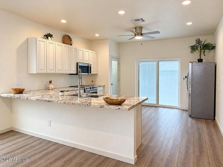 9402 W SANTA CRUZ Boulevard photo 3