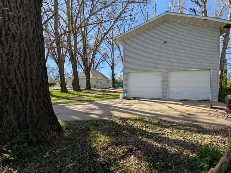 203 Nolan Ave W photo 5